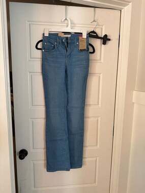 Levi's 725 High-Rise Bootcut Jeans with Stellar Stretch 24x32